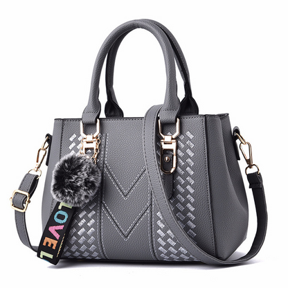 Sac à main city – Bandoulière pratique et pompon tendance