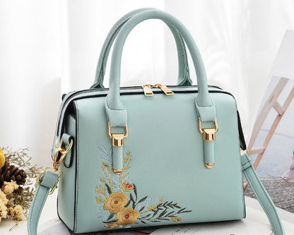Sac à main carré brodé floral chic
