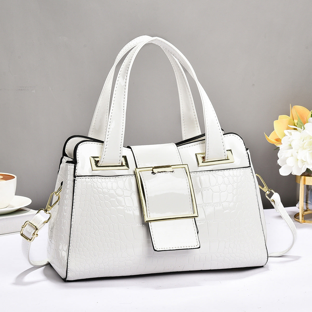 Sac à main effet croco – Boucle graphique et allure chic
