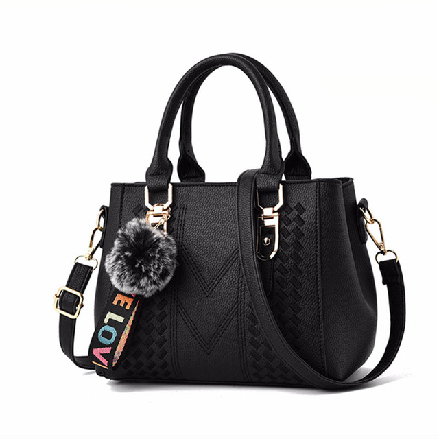 Sac à main city – Bandoulière pratique et pompon tendance