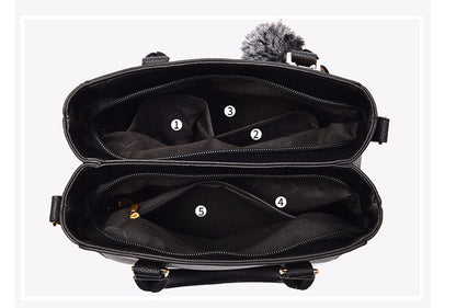 Sac à main city – Bandoulière pratique et pompon tendance