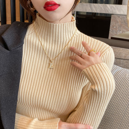 Pull côtelé à col montant – Coupe ajustée et allure chic