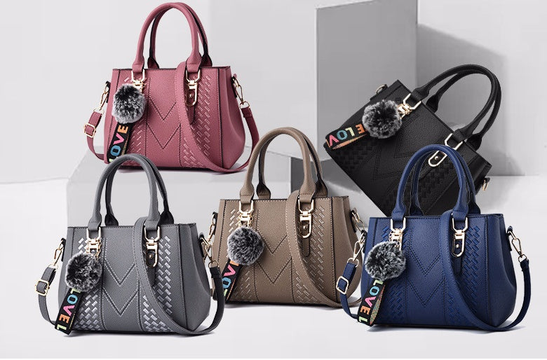 Sac à main city – Bandoulière pratique et pompon tendance