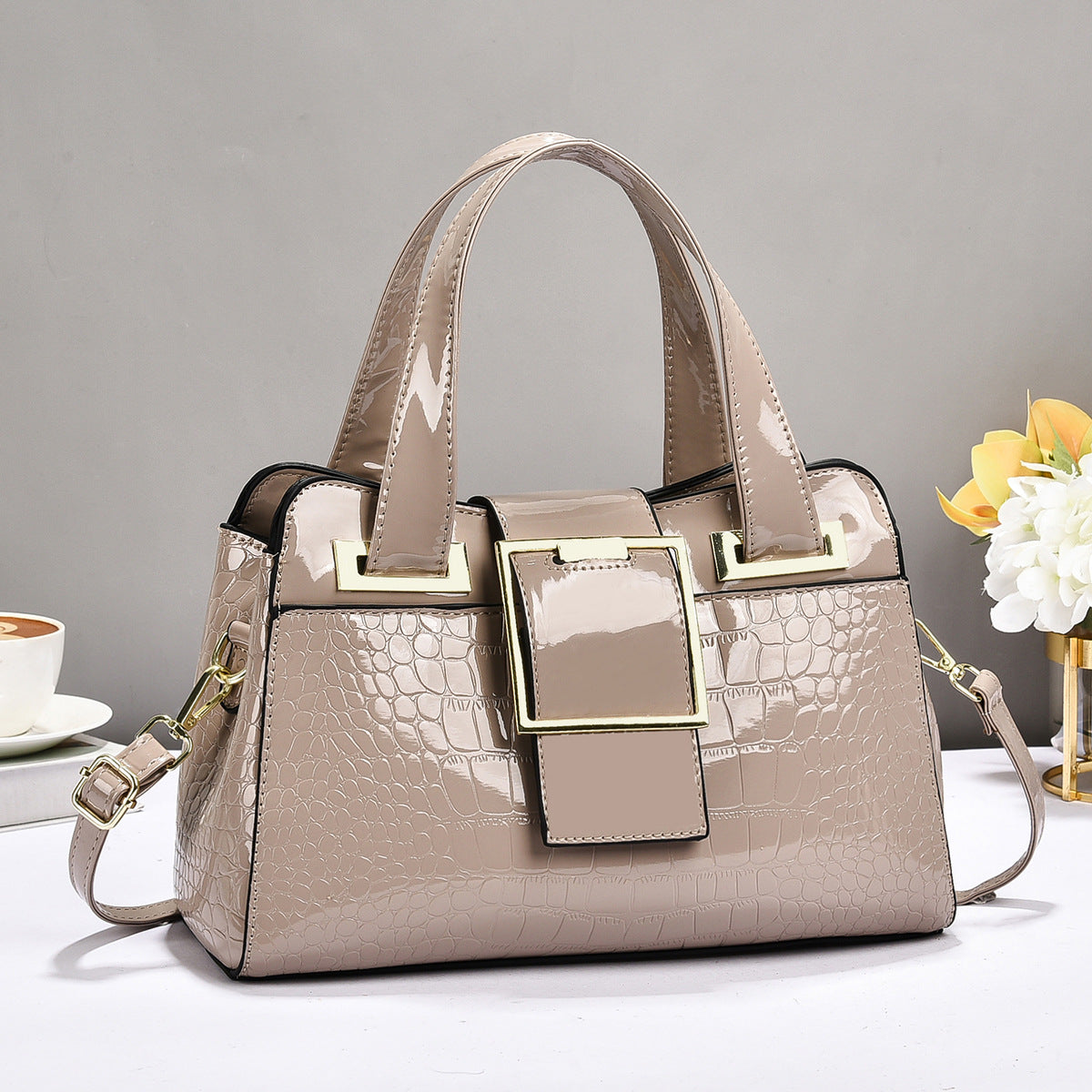 Sac à main effet croco – Boucle graphique et allure chic