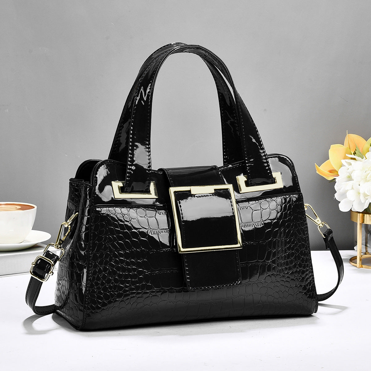 Sac à main effet croco – Boucle graphique et allure chic