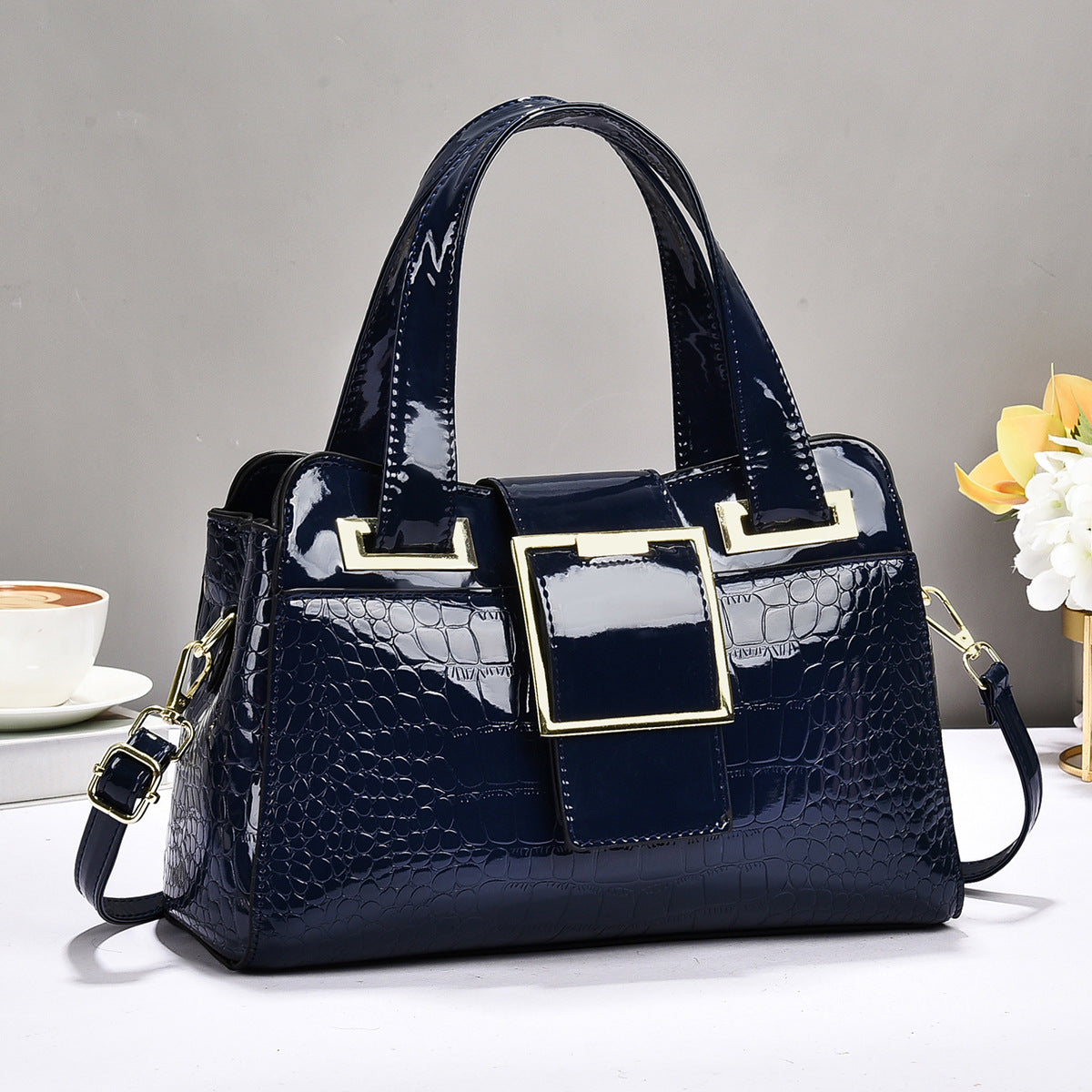 Sac à main effet croco – Boucle graphique et allure chic
