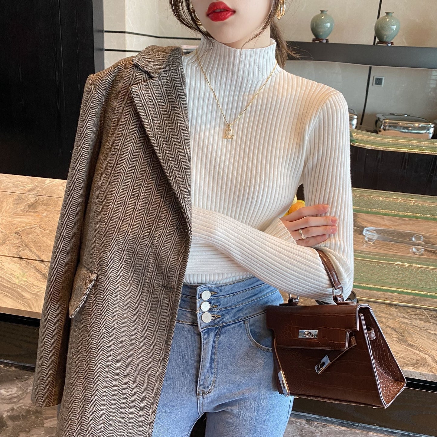 Pull côtelé à col montant – Coupe ajustée et allure chic