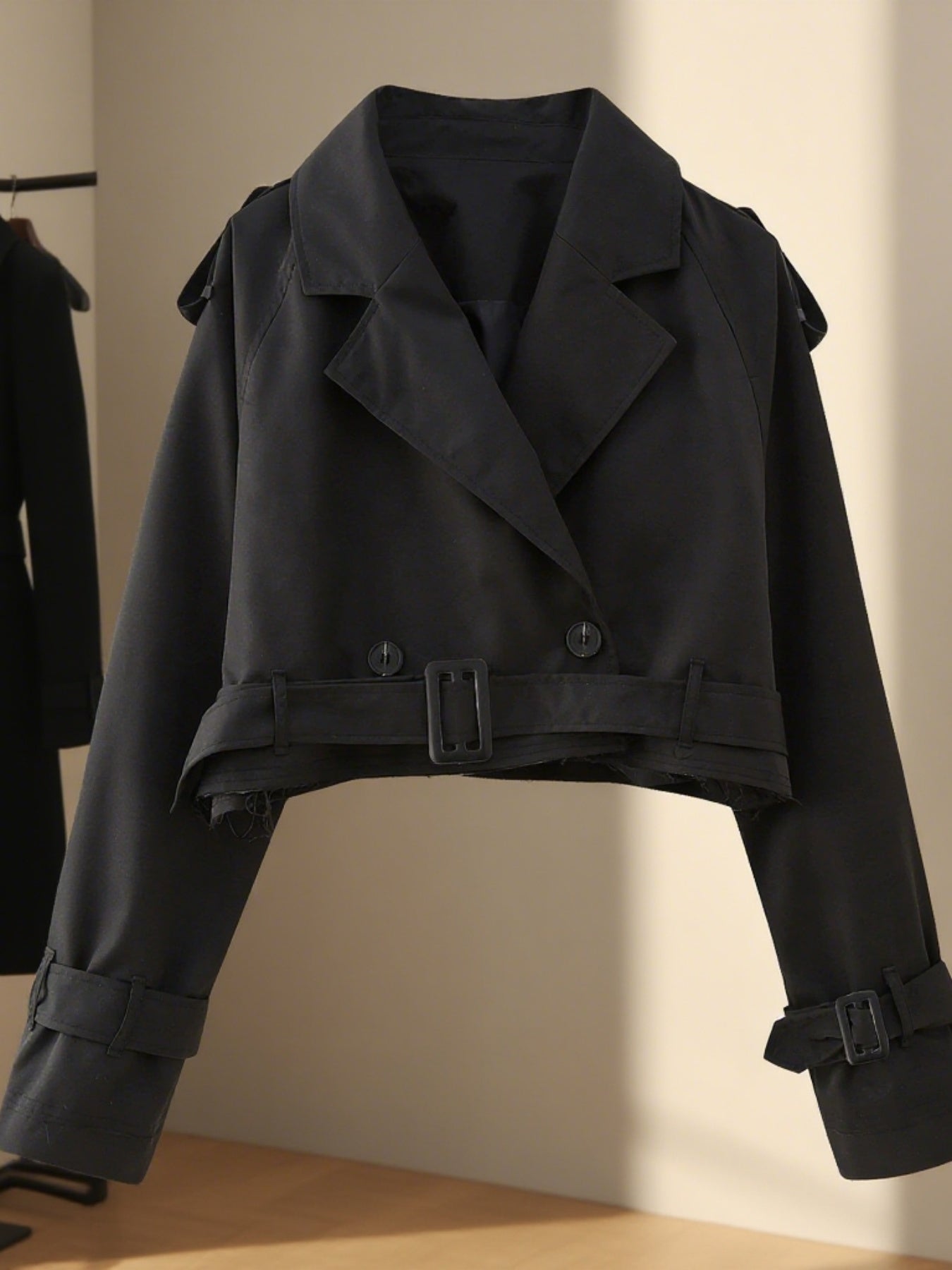 Veste trench courte – Ceinture élégante et coupe moderne